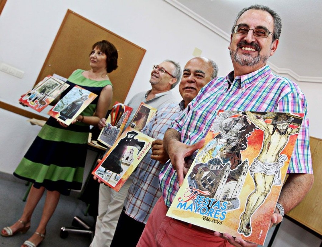 La Cofradía de los Santos Patronos presenta la portada de la revista Fiestas Mayores La Cofradía de los Santos Patronos presenta la portada de la revista Fiestas Mayores