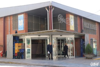 Los comerciantes de los Mercados Municipales de Elda reparten ilusi&oacute;n y premios
