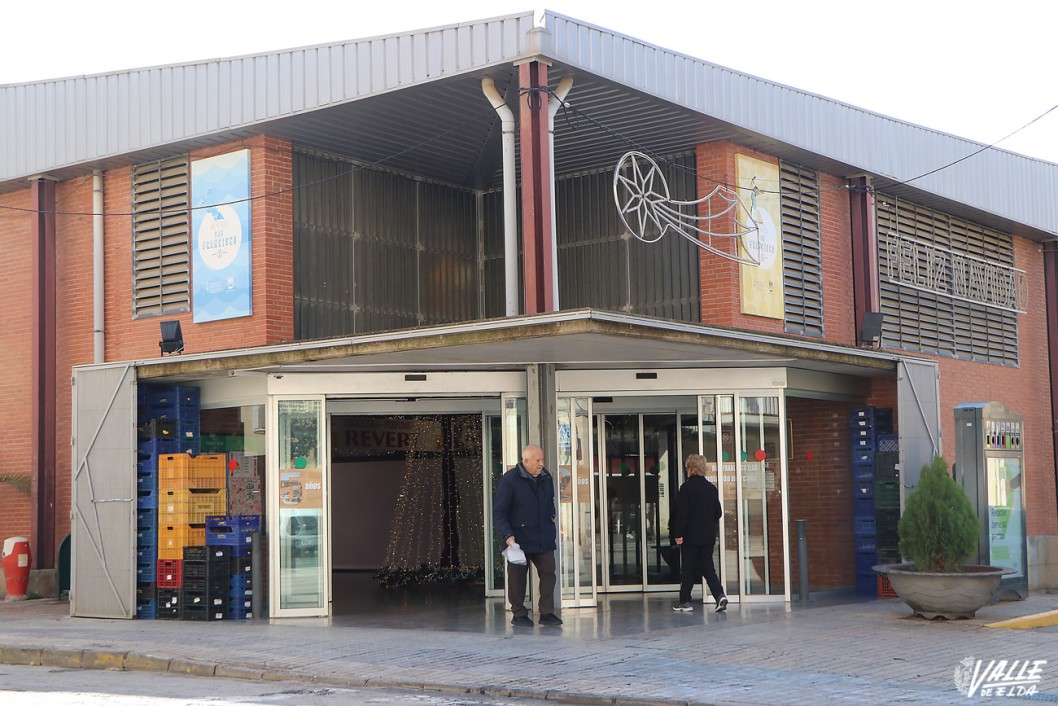 Los comerciantes de los Mercados Municipales de Elda reparten ilusi&oacute;n y premios