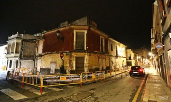 Se desprende parte de un balc&oacute;n en una vivienda abandonada en la calle Dos de Mayo 