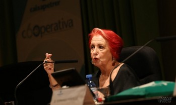 La periodista Rosa Mar&iacute;a Calaf en Petrer: &ldquo;La desinformaci&oacute;n provoca una sociedad enferma&rdquo;