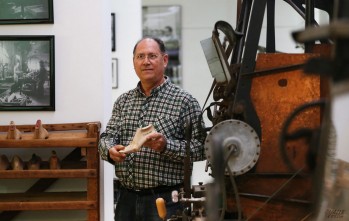 El conservador Hermelando Albert se jubila tras 25 a&ntilde;os dedicado al Museo del Calzado