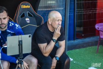Claudio Barrag&aacute;n: "La victoria ante el Marbella supondr&iacute;a un paso casi definitivo hacia el objetivo"