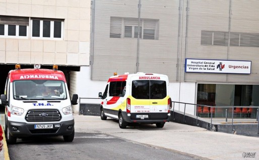 CCOO denuncia la falta de sombra para las ambulancias en el Hospital de Elda