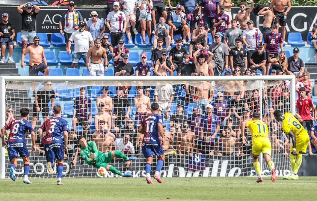 El Eldense para un penalti tres años después El Eldense para un penalti tres años después