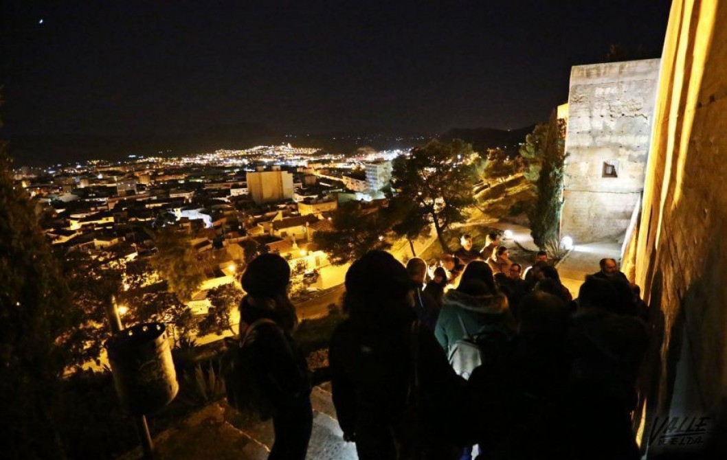 Cerca de 9.000 asistentes en seis años convierten en un éxito "Petrer se viste de luna" Cerca de 9.000 asistentes en seis años convierten en un éxito "Petrer se viste de luna"