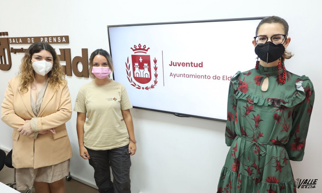 El Ayuntamiento de Elda y la Generalitat organizan un curso para dar a conocer y proteger las aves que habitan en la ciudad El Ayuntamiento de Elda y la Generalitat organizan un curso para dar a conocer y proteger las aves que habitan en la ciudad