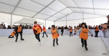 Los peque&ntilde;os estrenan la pista de hielo