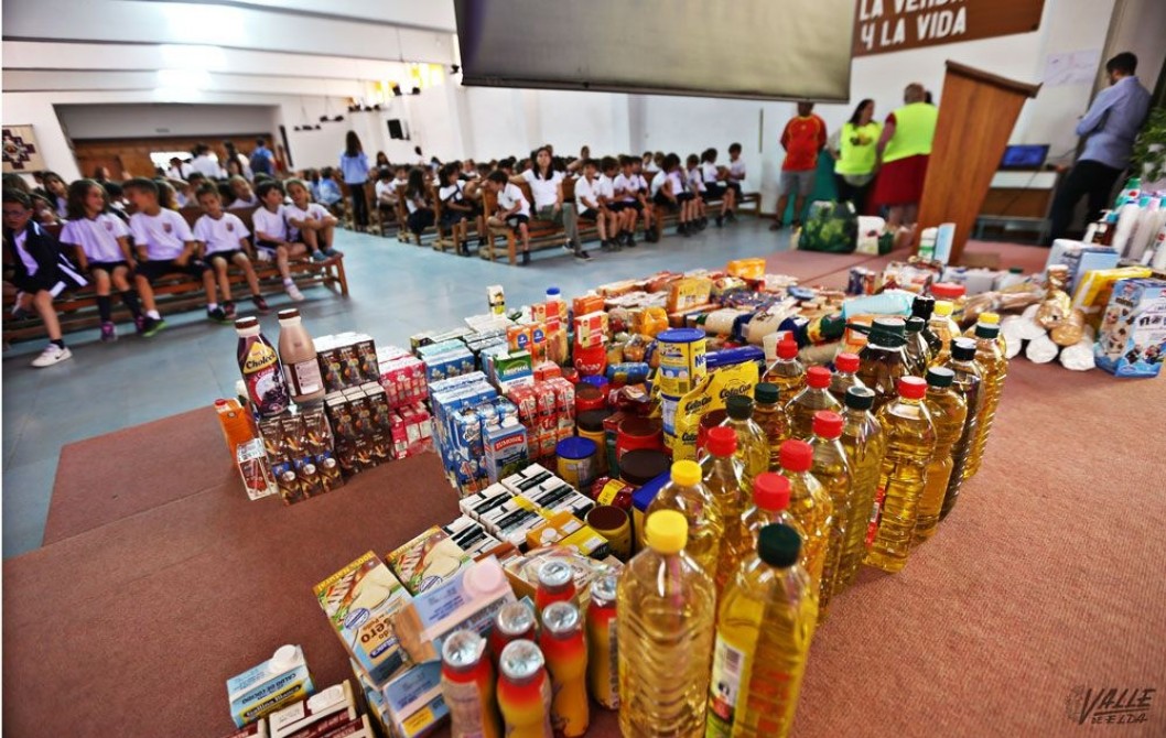 El colegio Sagrada Familia dona alimentos y productos de higiene al Grupo Abril El colegio Sagrada Familia dona alimentos y productos de higiene al Grupo Abril