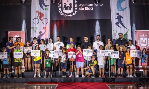 M&aacute;s de mil menores recogen su medalla en la Clausura del Deporte Escolar