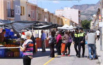 Los mercadillos de Petrer suprimen su l&iacute;mite de aforo y controles de acceso