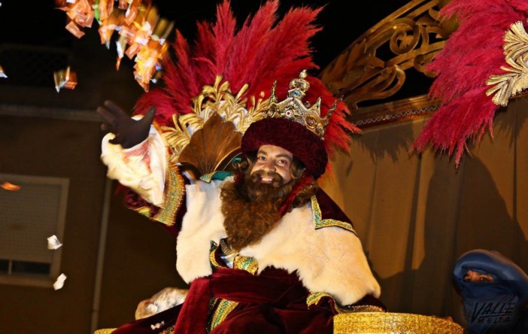 Petrer vivió con intensidad su noche más mágica con la Cabalgata de Reyes Petrer vivió con intensidad su noche más mágica con la Cabalgata de Reyes