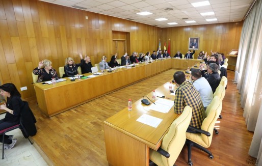 Elda aprueba invertir 3,2 millones en la ciudad y las becas de transporte del curso pasado