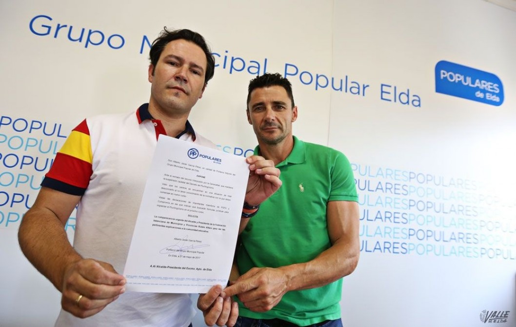El PP denunciará en los Juzgados "si un colegio aplica el decreto del Plurilingüismo porque está paralizado" El PP denunciará en los Juzgados "si un colegio aplica el decreto del Plurilingüismo porque está paralizado"