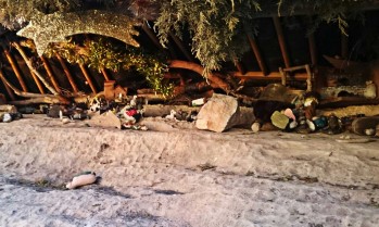 El grupo Amigos de Bateig encuentra su bel&eacute;n machacado con piedras
