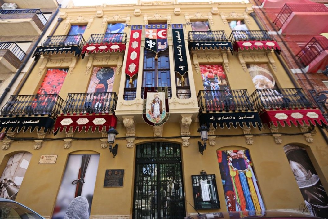 Motivos festeros para la nueva decoración de la fachada de la Junta Central Motivos festeros para la nueva decoración de la fachada de la Junta Central