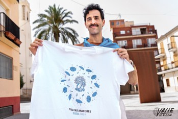 H&eacute;ctor Jenz, dise&ntilde;ador de la camiseta de las Fiestas Mayores: &ldquo;Me ha inspirado la nostalgia y la tradici&oacute;n de Elda&rdquo;