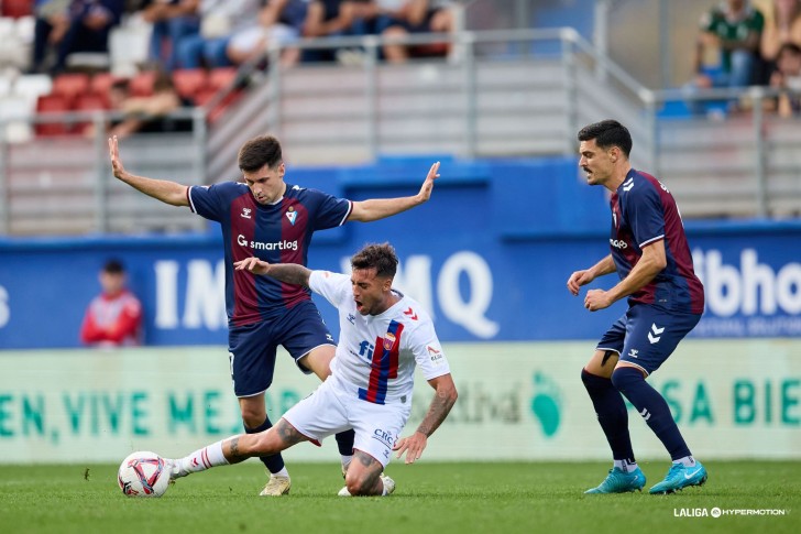 El bal&oacute;n parado priva al Eldense de sumar en Eibar (1-0)