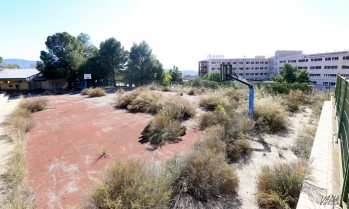 El Ayuntamiento estudia construir un aparcamiento frente al Hospital para un m&iacute;nimo de 400 veh&iacute;culos