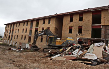 Comienza el derribo de las viviendas de El Sapo