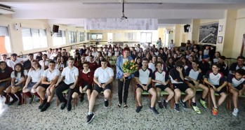 Elia Barcel&oacute; mantiene un encuentro con los alumnos de 3&ordm; de ESO de las Carmelitas