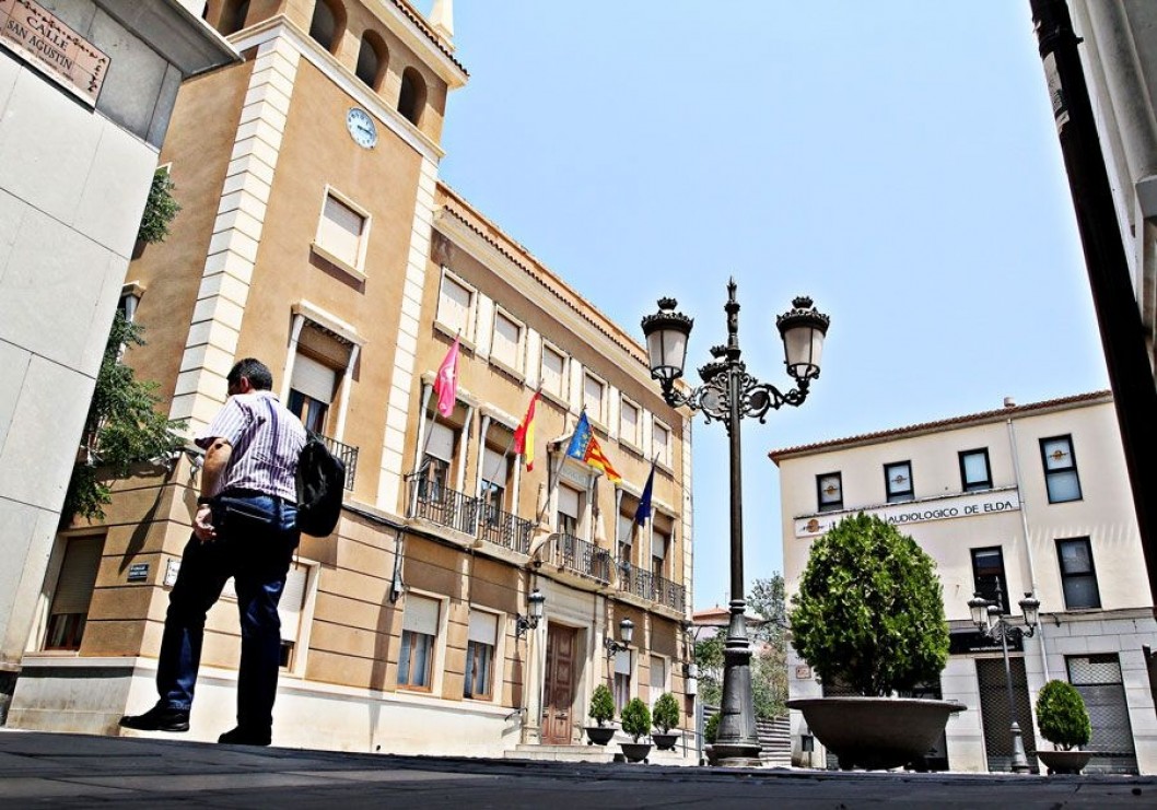El Ayuntamiento cubre seis plazas de auxiliares administrativos El Ayuntamiento cubre seis plazas de auxiliares administrativos