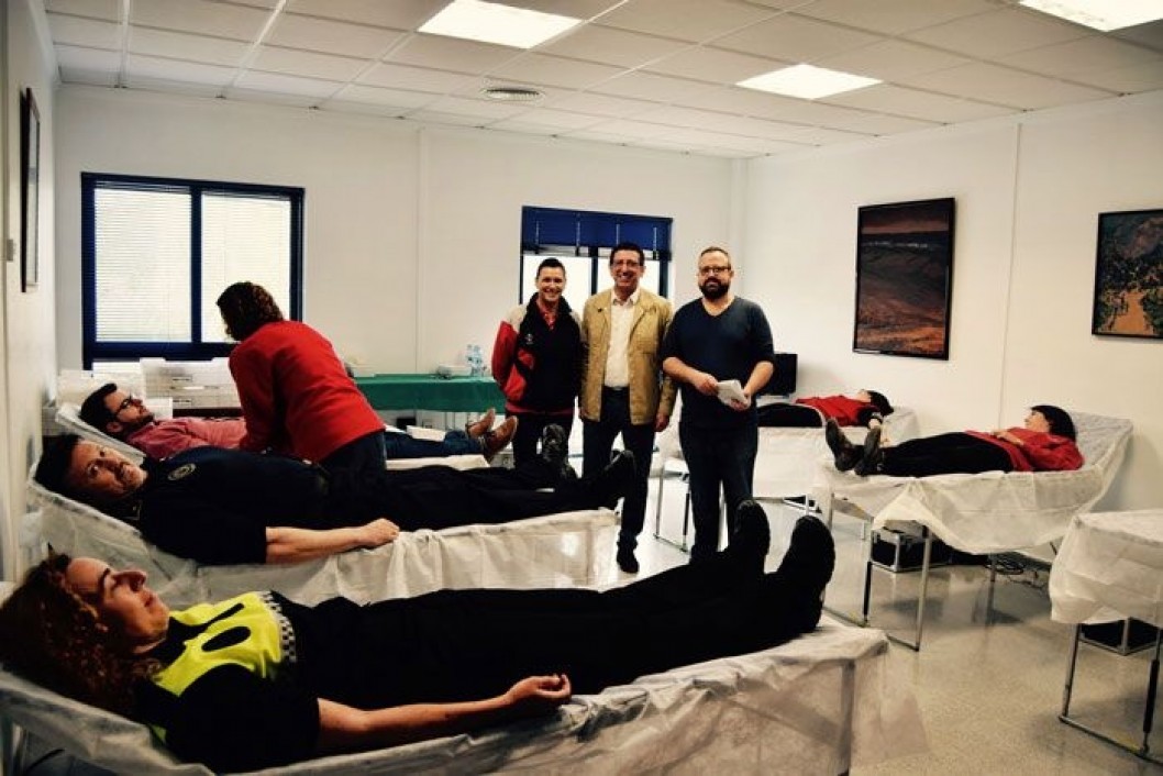 La Policía junto al resto de Cuerpos de Seguridad de Petrer celebran su 1º Maratón de Donación de Sangre La Policía junto al resto de Cuerpos de Seguridad de Petrer celebran su 1º Maratón de Donación de Sangre