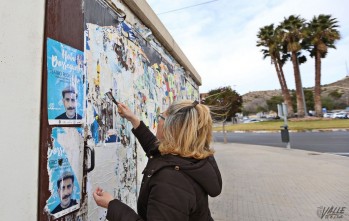 Carteles con peligro de alto voltaje