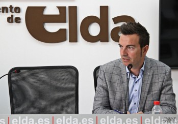 El socialista Fernando G&oacute;mez asegura que la contrata de parques y jardines saldr&aacute; en oto&ntilde;o