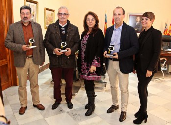 El Ayuntamiento de Elda reconoce la labor de tres catedr&aacute;ticos eldenses