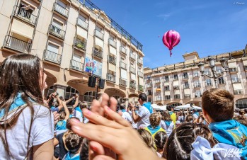 Los eldenses viven en la calle la ma&ntilde;ana del Cristo del Buen Suceso