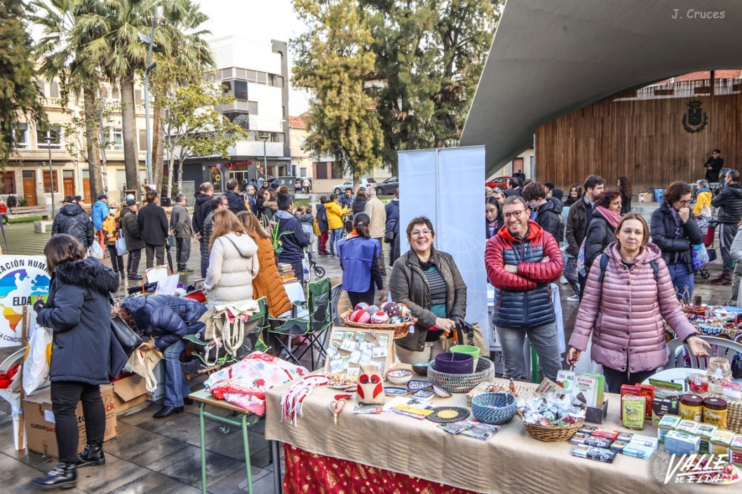 Las asociaciones solidarias llenan la Plaza Castelar Las asociaciones solidarias llenan la Plaza Castelar