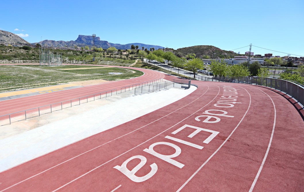 Elda sustituirá el pavimento sintético de la Pista de Atletismo y mejorará la accesibilidad Elda sustituirá el pavimento sintético de la Pista de Atletismo y mejorará la accesibilidad