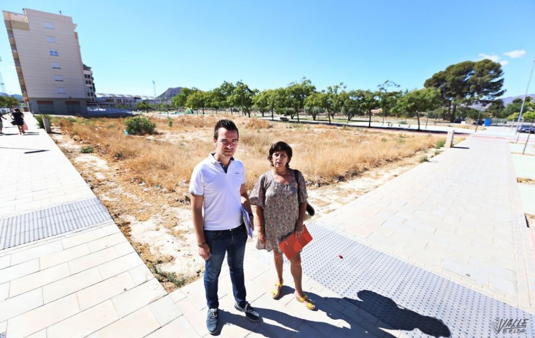 El Ayuntamiento obligará a los propietarios a limpiar los solares en estado de abandono El Ayuntamiento obligará a los propietarios a limpiar los solares en estado de abandono