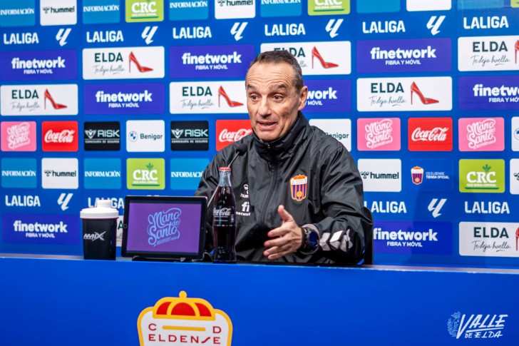 Jos&eacute; Luis Oltra: "Hemos de jugar como una final, pero no sentirlo como tal"