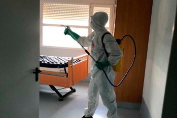 Varios nuevos positivos por coronavirus en La Molineta obligan a la desinfecci&oacute;n integral del centro