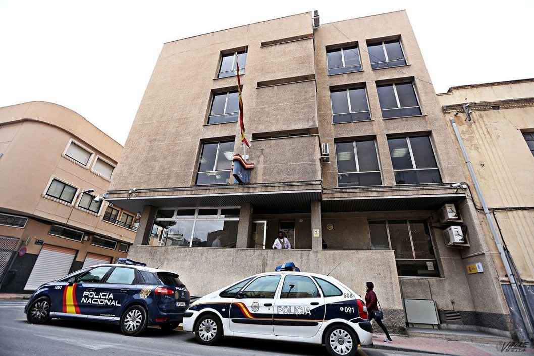 La Policía Nacional detiene a cuatro personas acusadas de los numerosos robos cometidos en garajes de Elda y Petrer La Policía Nacional detiene a cuatro personas acusadas de los numerosos robos cometidos en garajes de Elda y Petrer