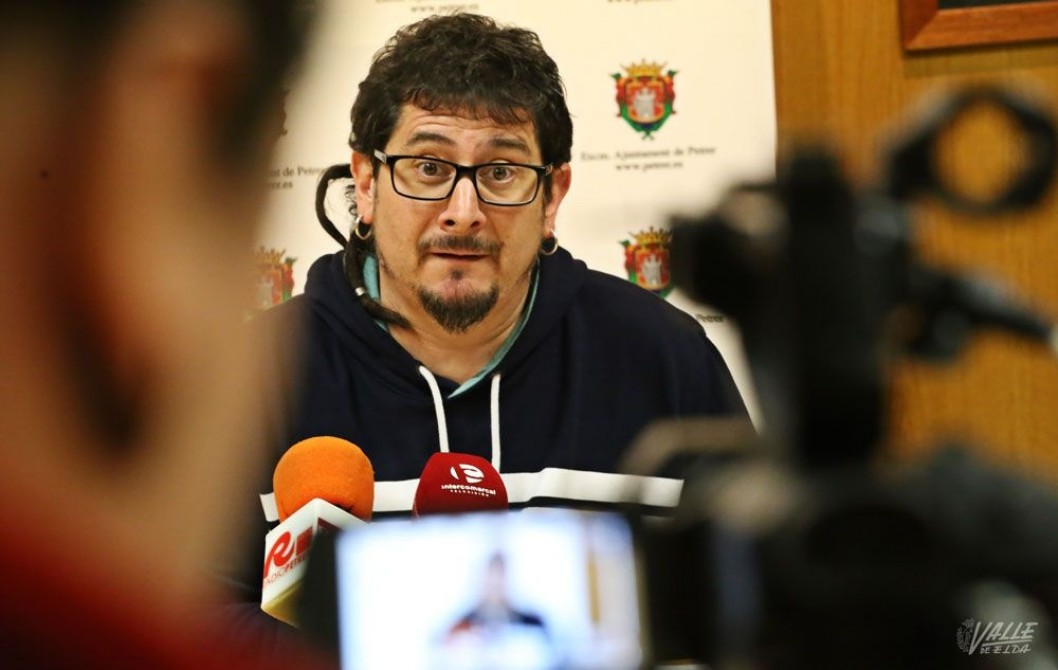 Sí-Podem pide que se municipalice el servicio de limpieza de los edificios públicos en Petrer para ahorrar costes Sí-Podem pide que se municipalice el servicio de limpieza de los edificios públicos en Petrer para ahorrar costes