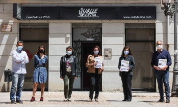 La presidenta de la Asociaci&oacute;n de la Prensa de Alicante, Rosal&iacute;a Mayor, visit&oacute; el Valle de Elda