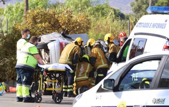 Vuelca un coche en la avenida de Ronda tras un choque