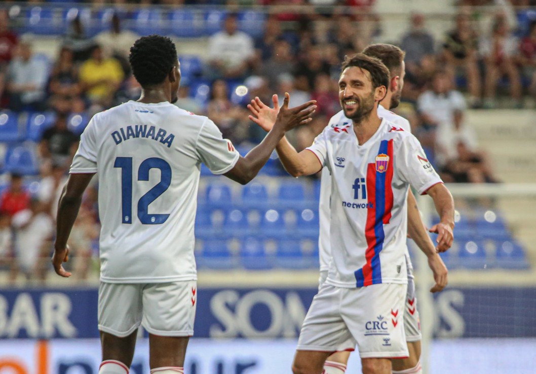 El Eldense acaba su paso por Segunda División con una nueva derrota (3-2) El Eldense acaba su paso por Segunda División con una nueva derrota (3-2)