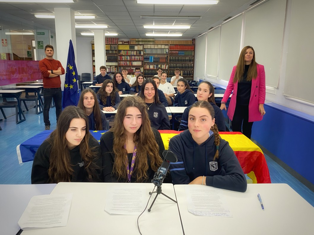 Alumnos del colegio Sagrada Familia participan en el Parlamento Europeo Alumnos del colegio Sagrada Familia participan en el Parlamento Europeo