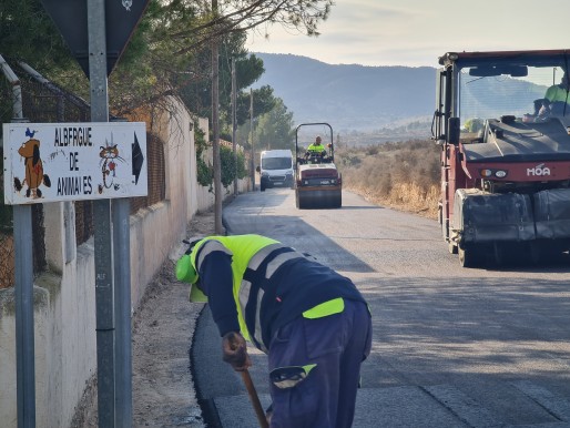 El Ayuntamiento de Elda asfalta &iacute;ntegramente el camino que lleva al Albergue de animales