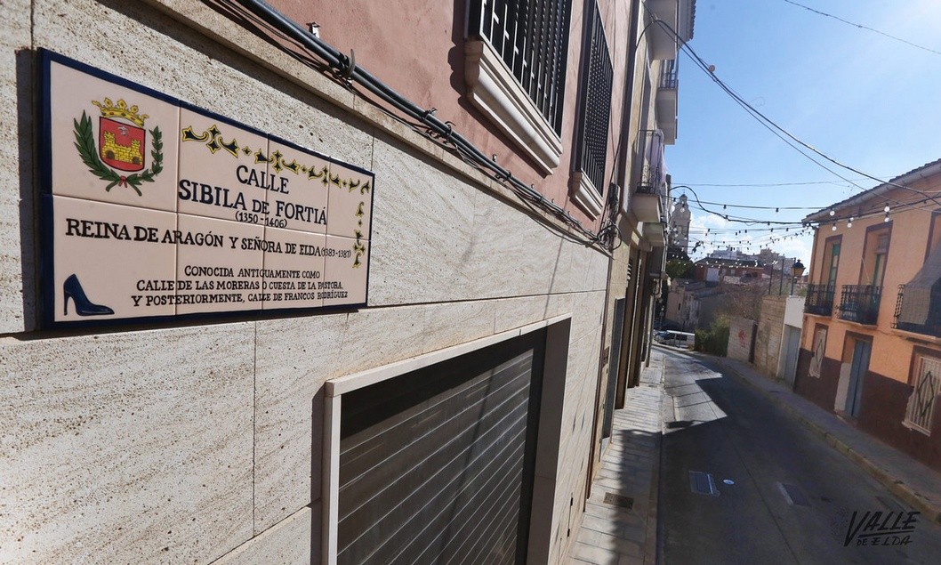 Convocan una cacerolada desde los balcones para celebrar el 8M y charlas sobre mujeres eldenses Convocan una cacerolada desde los balcones para celebrar el 8M y charlas sobre mujeres eldenses