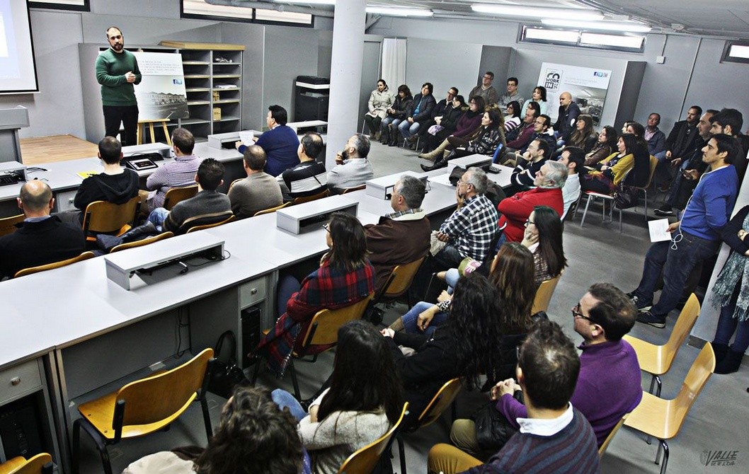 La Universidad de Alicante y Emudesa firman un convenio para impulsar acciones de formación e investigación La Universidad de Alicante y Emudesa firman un convenio para impulsar acciones de formación e investigación