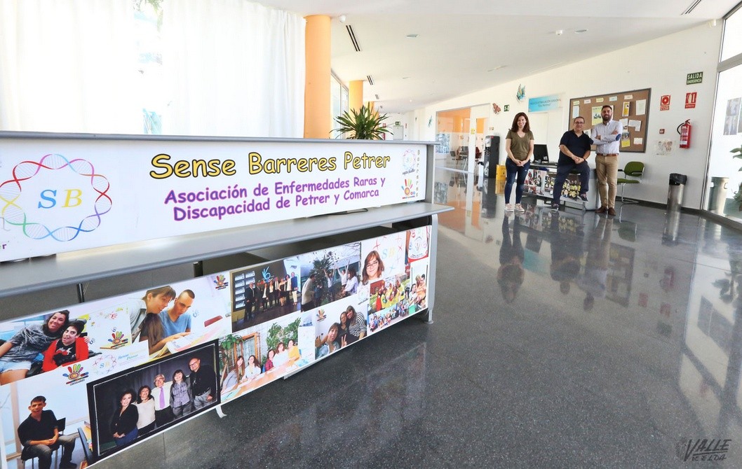 Sense Barreres reabre sus puertas Sense Barreres reabre sus puertas