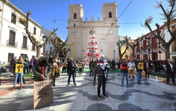 Hosteleros de Elda y Petrer se concentran para pedir ayudas para evitar su hundimiento