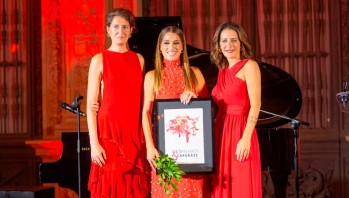 La doctora Irene Esteve recibe el premio Escaparate Mujer Emprendedora 2022