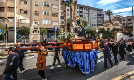 La Santa Mujer Ver&oacute;nica volvi&oacute; a su parroquia acompa&ntilde;ada por decenas de fieles