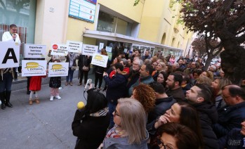 Unas 350 personas se concentran en Elda para decir &ldquo;Stop a la dictadura ling&uuml;&iacute;stica&rdquo;